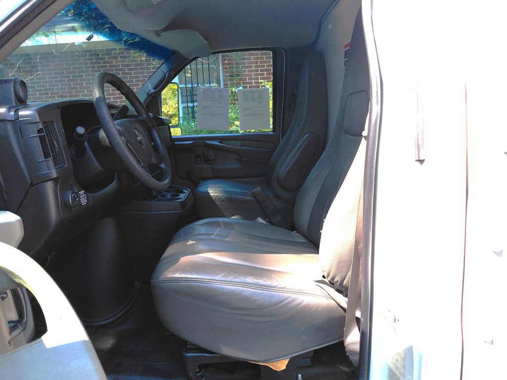 2012 GMC Savana Image 7