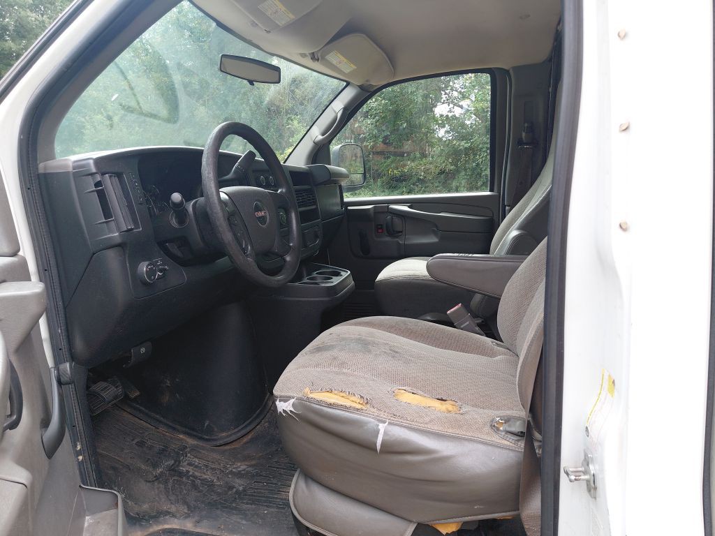 2015 GMC Savana Image 7