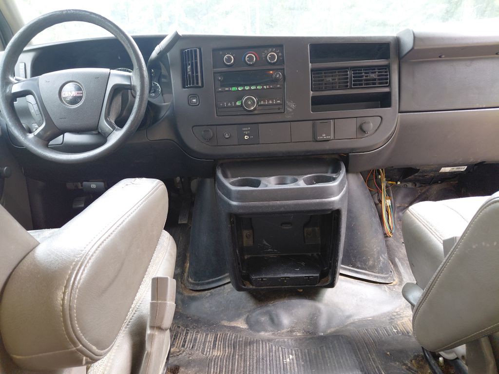 2015 GMC Savana Image 9