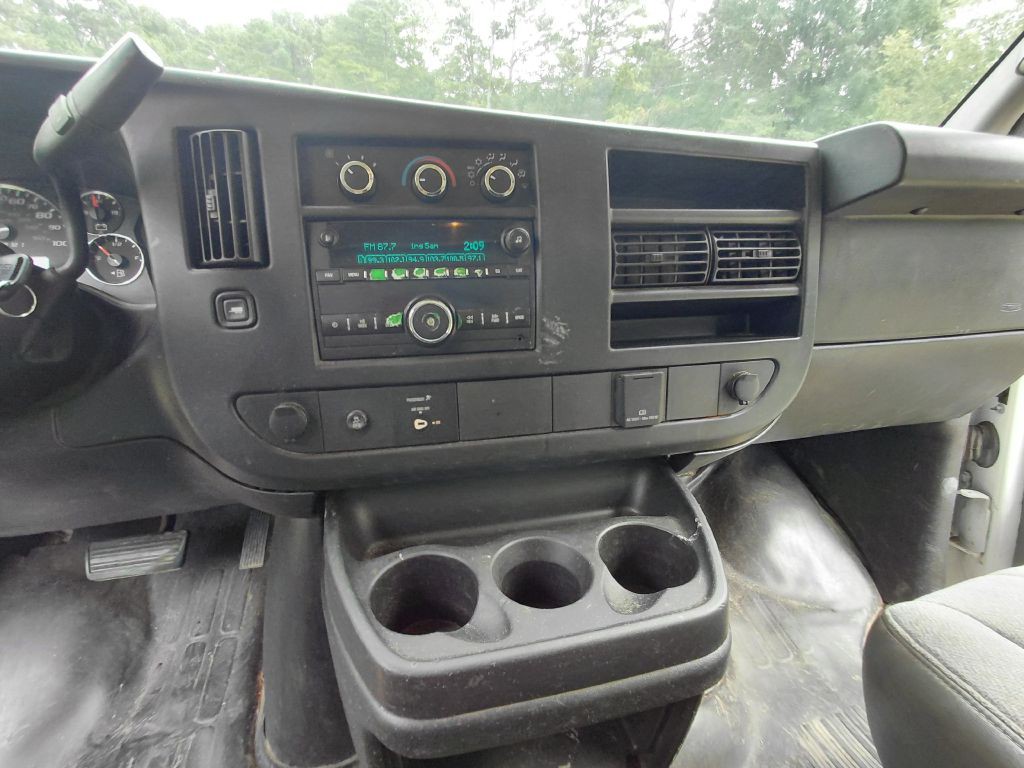2015 GMC Savana Image 12