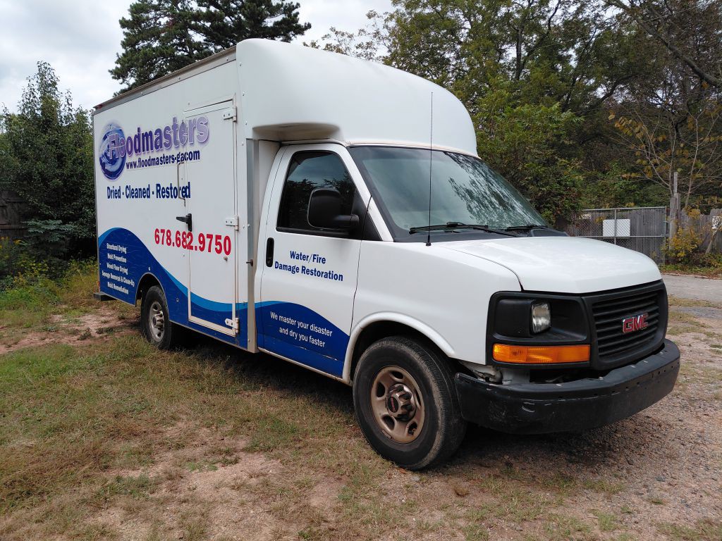 2015 GMC Savana Image 2