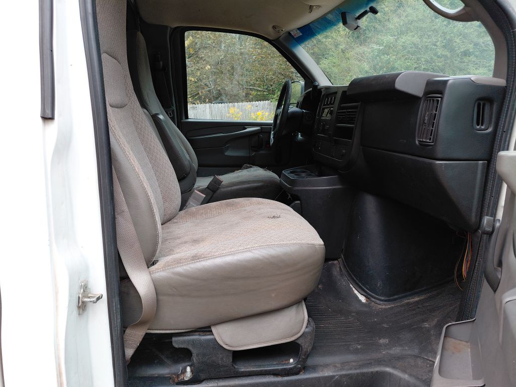2015 GMC Savana Image 8