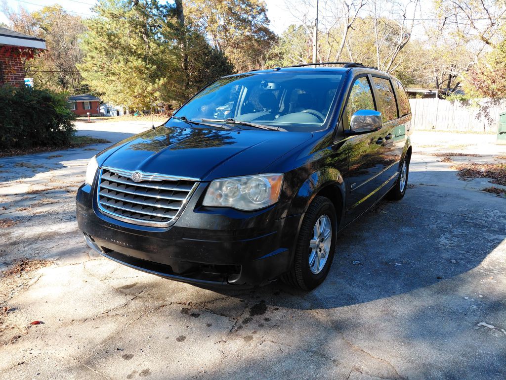 2008 Chrysler Town & Country Image 1