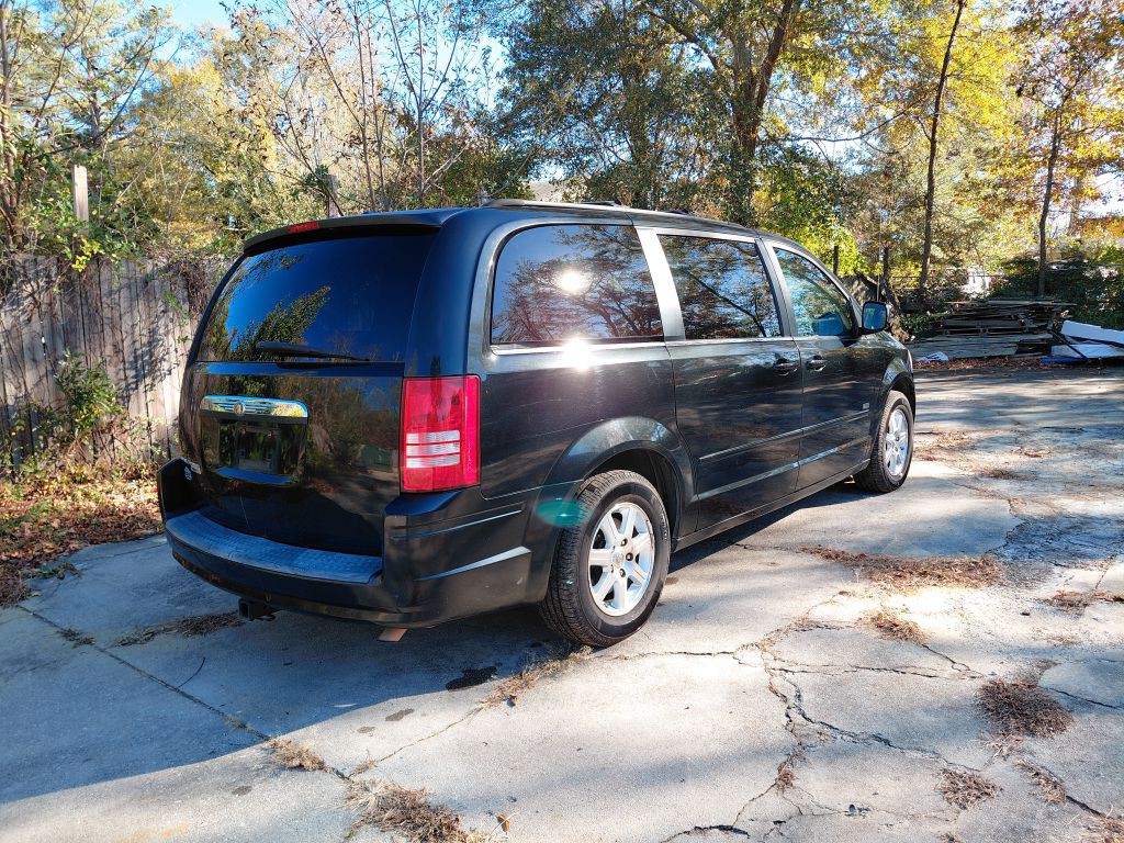2008 Chrysler Town & Country Image 3