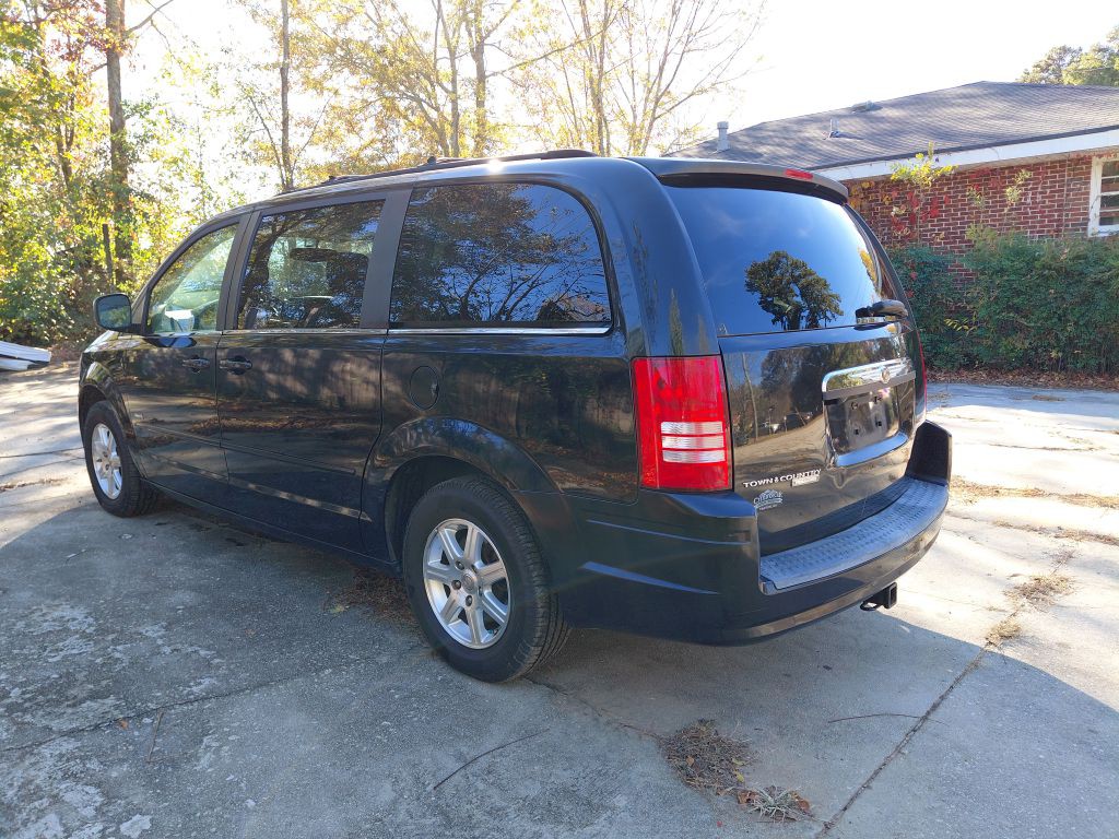 2008 Chrysler Town & Country Image 4