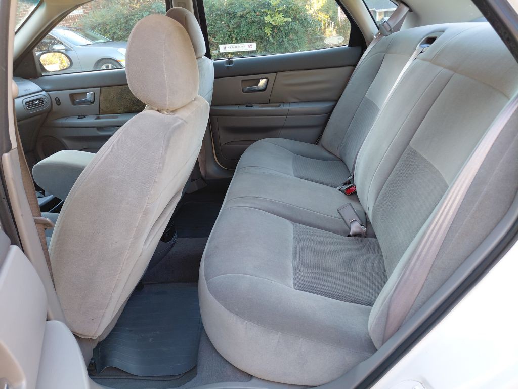 2003 Ford Taurus Image 8