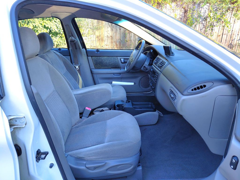 2003 Ford Taurus Image 9