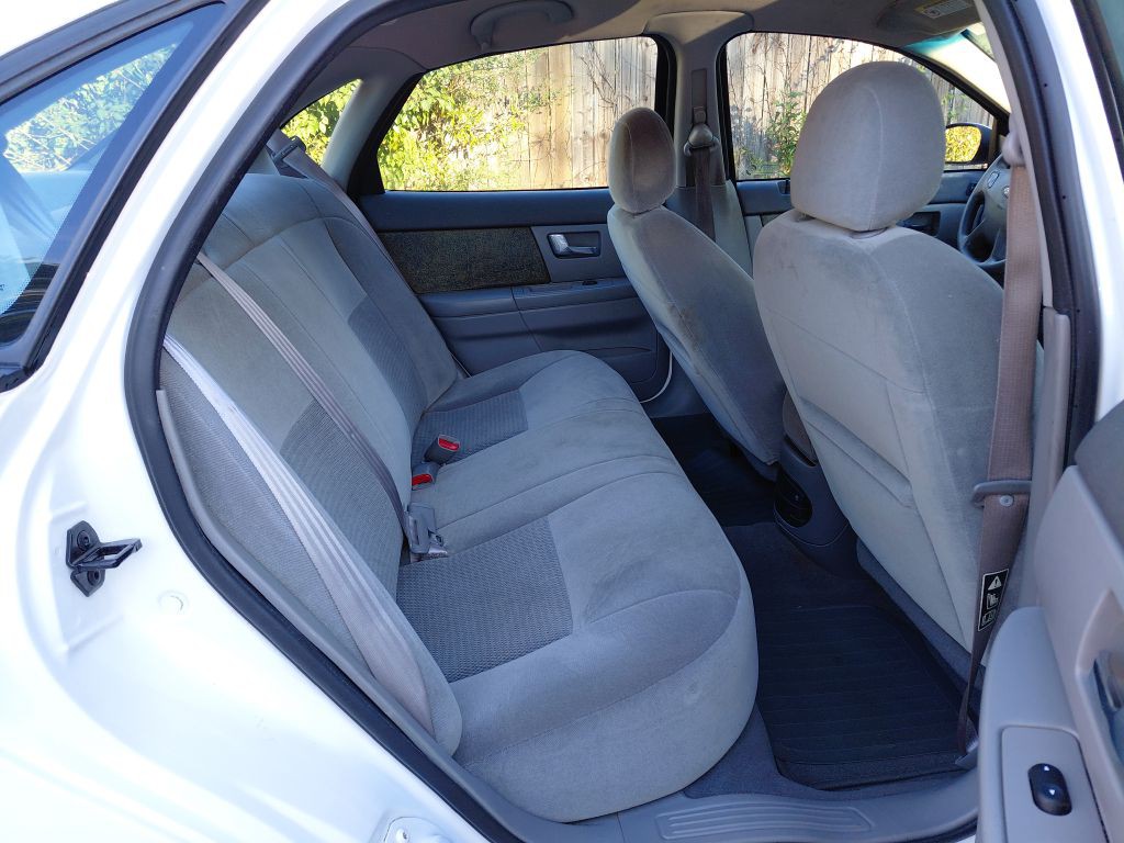 2003 Ford Taurus Image 10