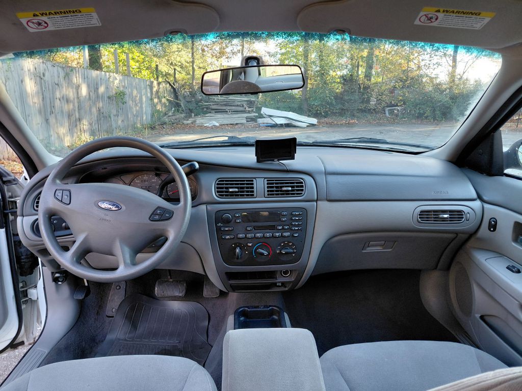 2003 Ford Taurus Image 11