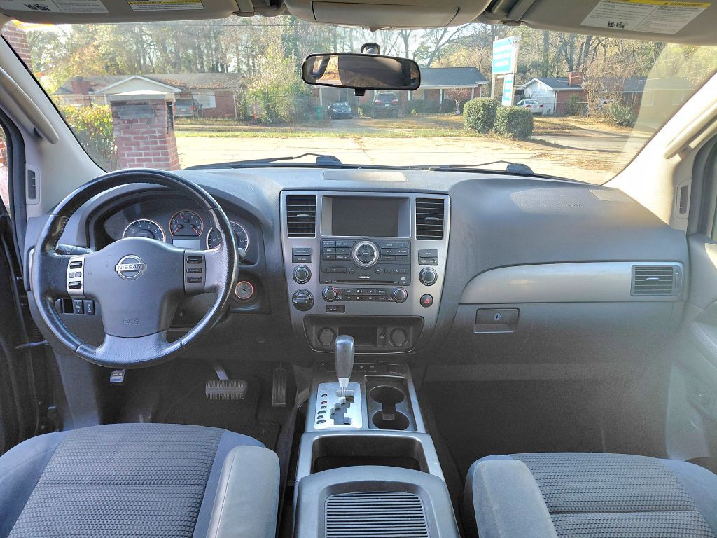 2011 Nissan Armada Image 13
