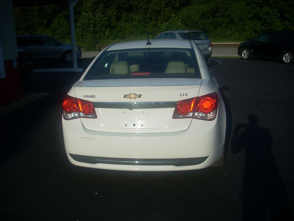 2014 Chevrolet Cruze Image 2