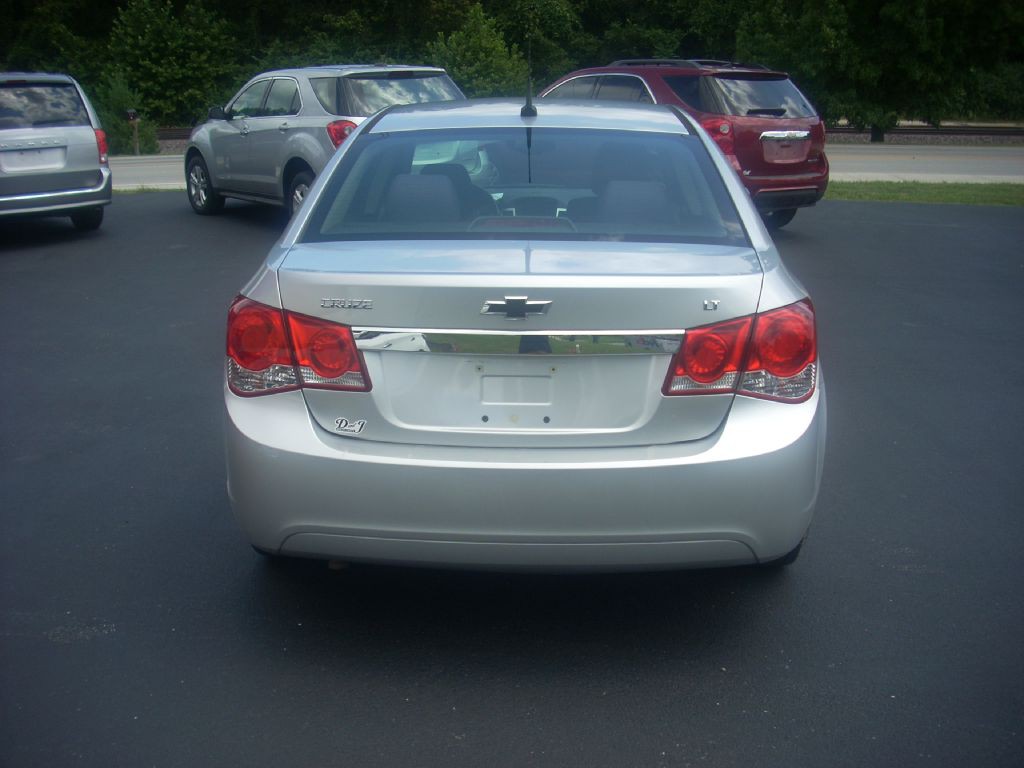 2014 Chevrolet Cruze Image 2