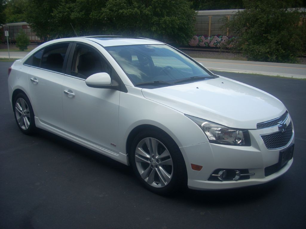 2014 Chevrolet Cruze Image 2