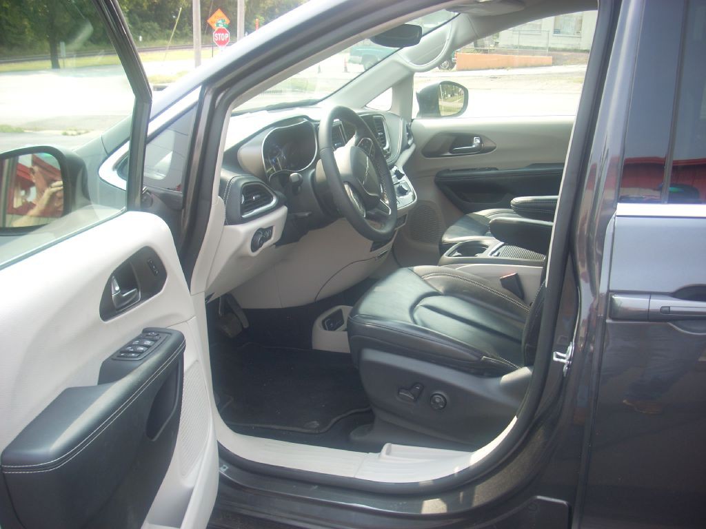 2023 Chrysler Pacifica Image 5