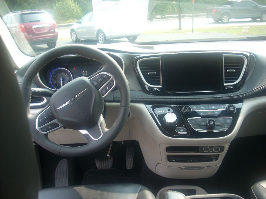 2023 Chrysler Pacifica Image 6