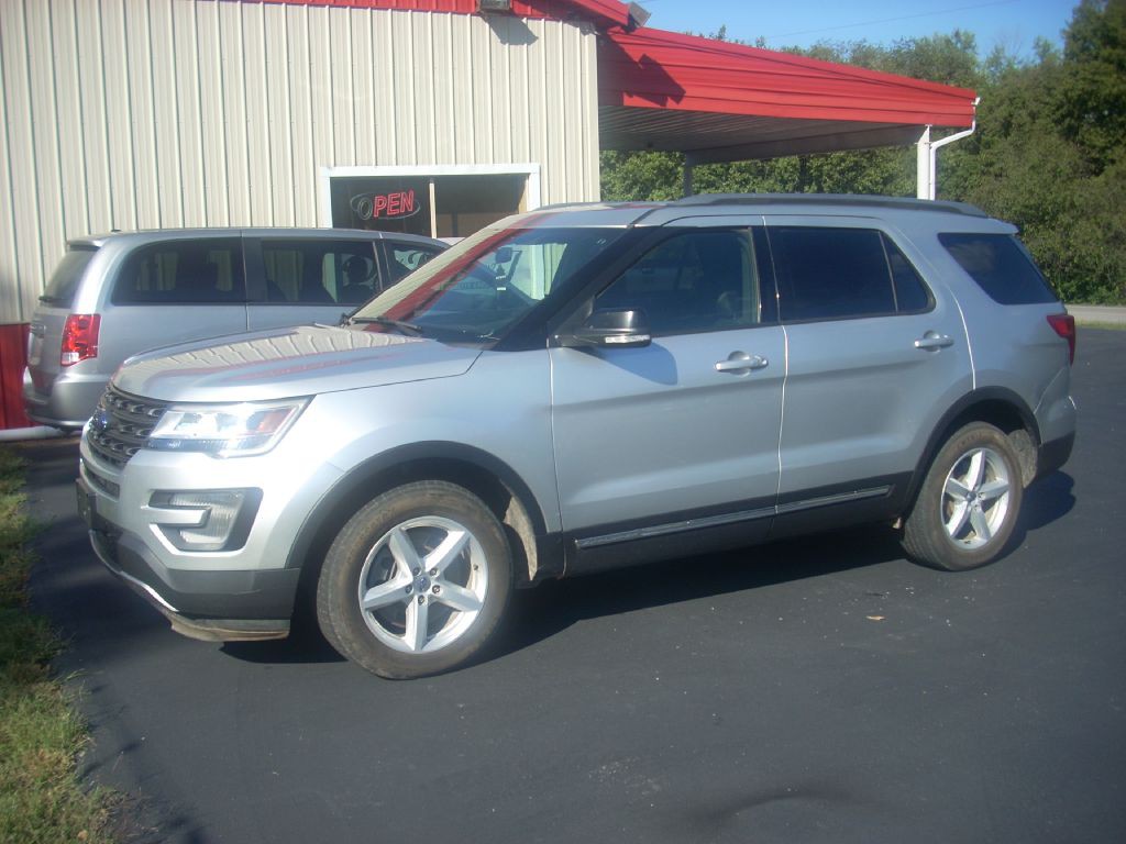 2017 Ford Explorer Image 1