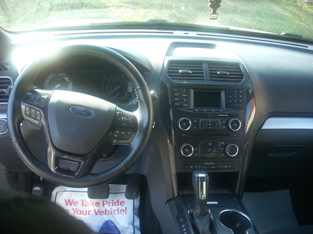 2017 Ford Explorer Image 6