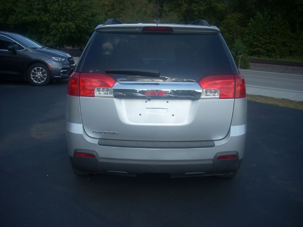 2015 GMC Terrain Image 2