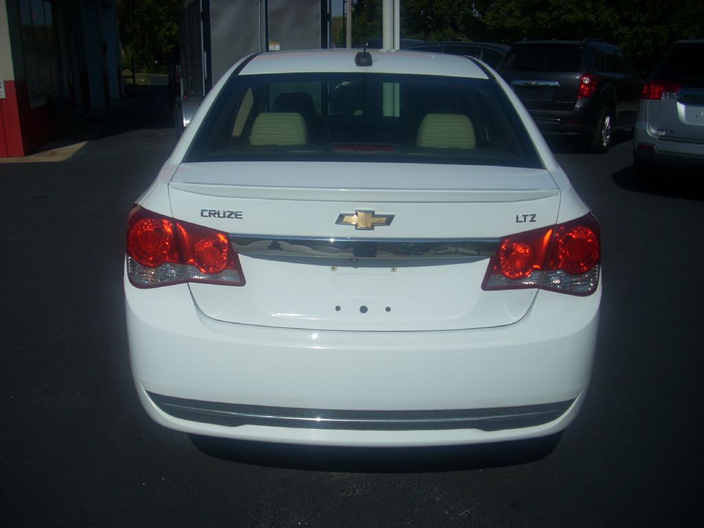 2015 Chevrolet Cruze Image 2