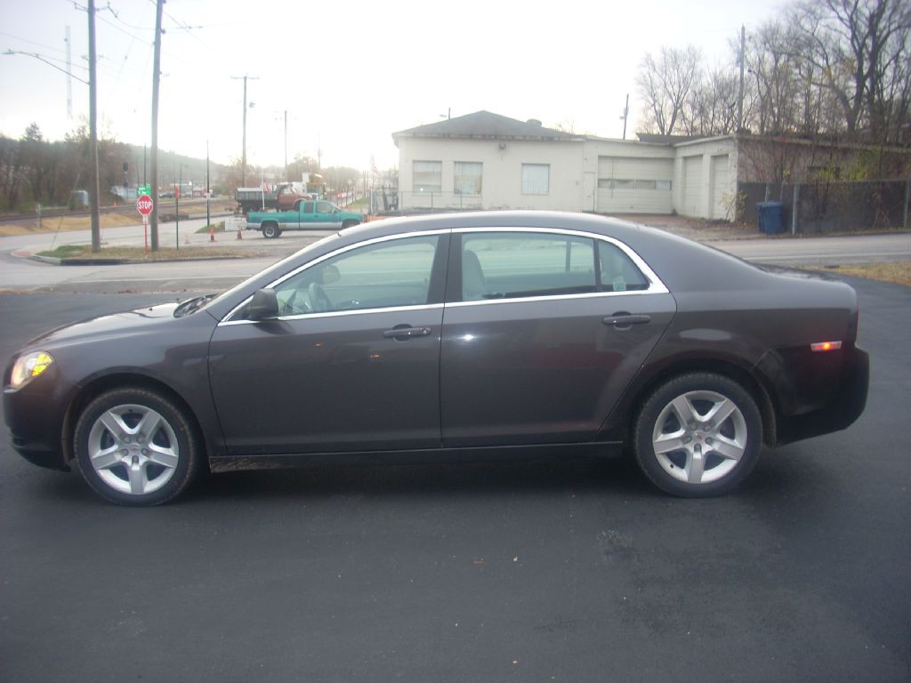 2011 Chevrolet Malibu Image 1