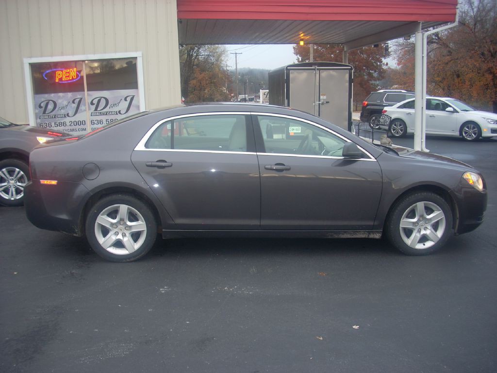 2011 Chevrolet Malibu Image 3