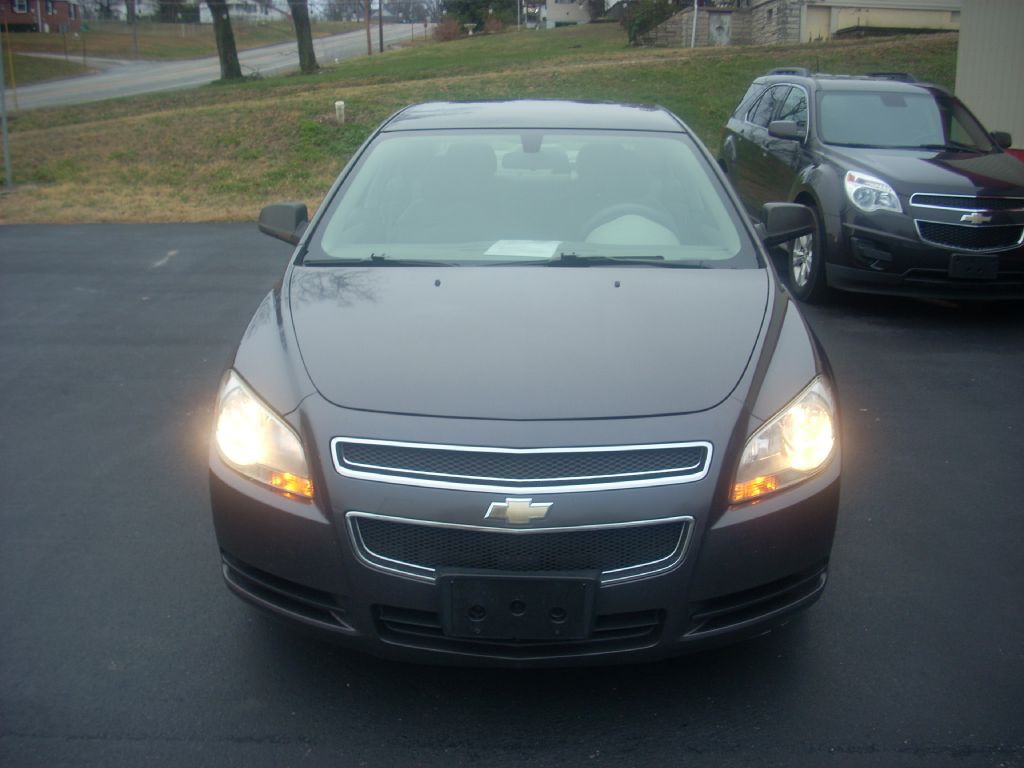 2011 Chevrolet Malibu Image 4