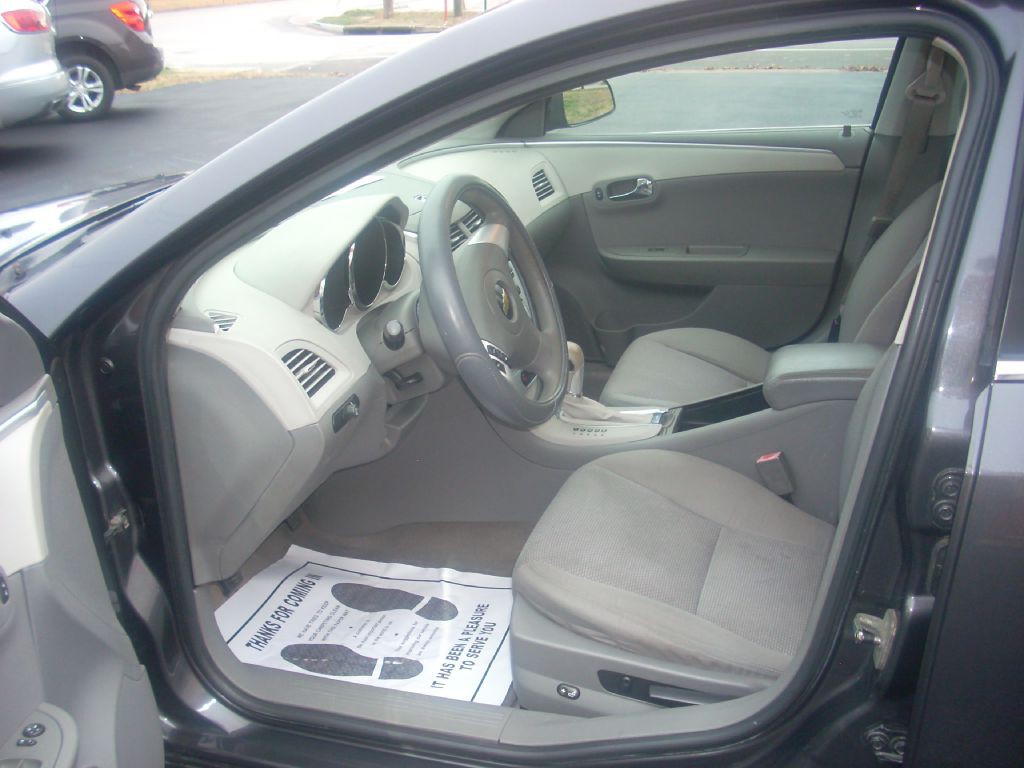 2011 Chevrolet Malibu Image 5