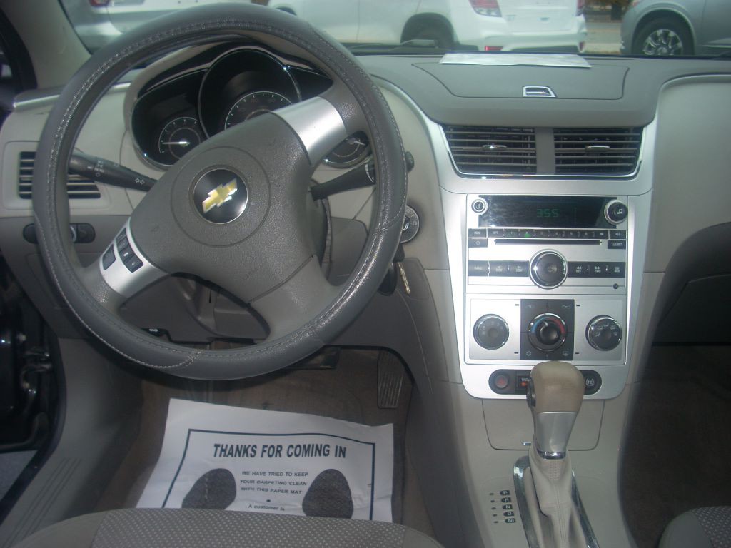 2011 Chevrolet Malibu Image 6