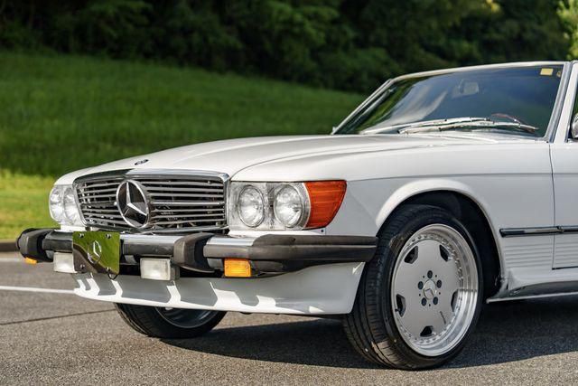 1988 Mercedes-Benz 560-Class Image 2