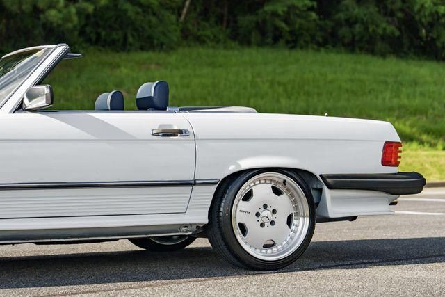 1988 Mercedes-Benz 560-Class Image 16