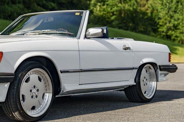 1988 Mercedes-Benz 560-Class Image 17