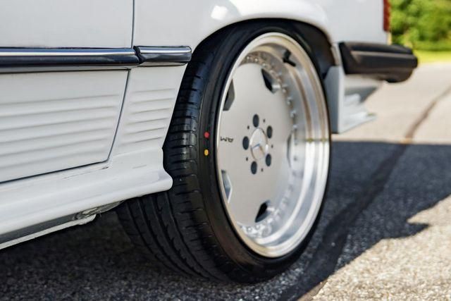 1988 Mercedes-Benz 560-Class Image 18