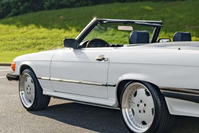 1988 Mercedes-Benz 560-Class Image 19