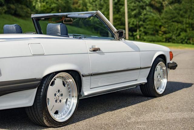 1988 Mercedes-Benz 560-Class Image 23