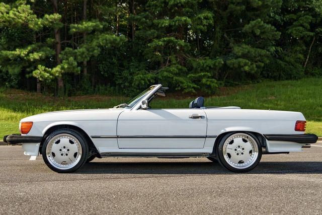 1988 Mercedes-Benz 560-Class Image 31