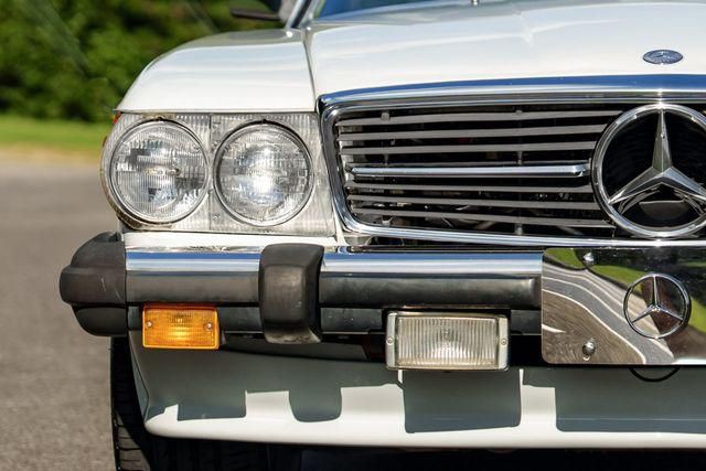 1988 Mercedes-Benz 560-Class Image 32