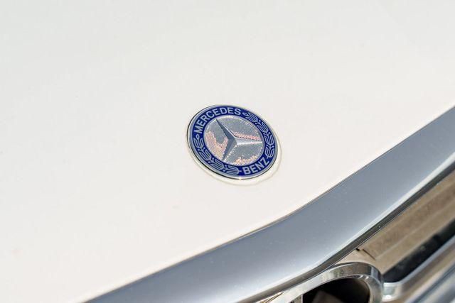 1988 Mercedes-Benz 560-Class Image 54