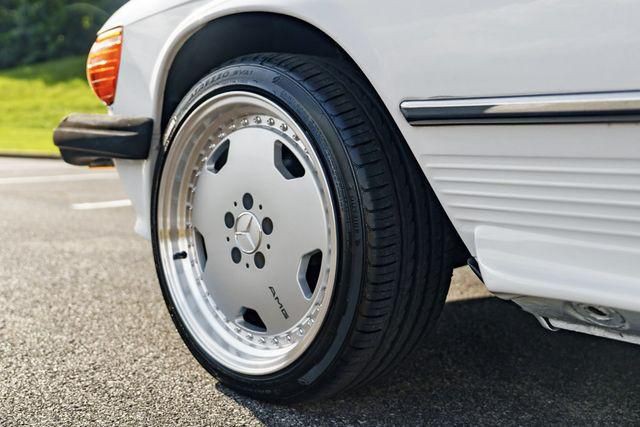1988 Mercedes-Benz 560-Class Image 57