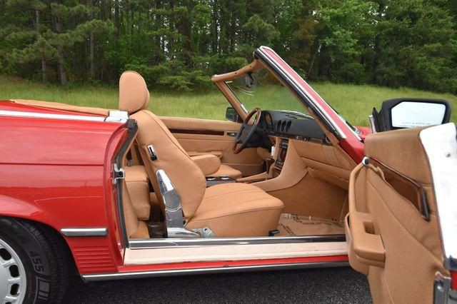 1987 Mercedes-Benz 560-Class Image 3