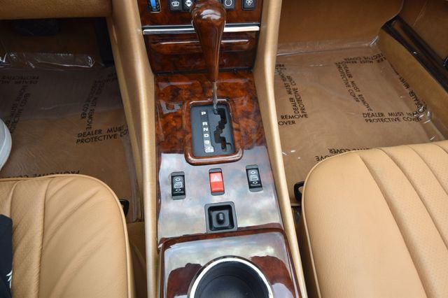 1987 Mercedes-Benz 560-Class Image 23