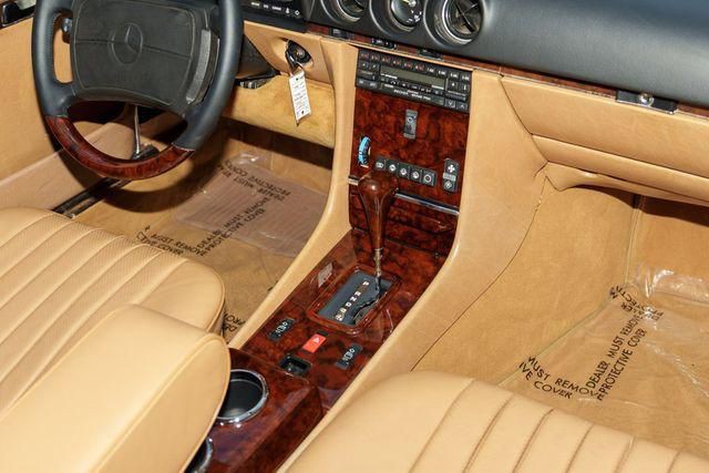 1987 Mercedes-Benz 560-Class Image 70