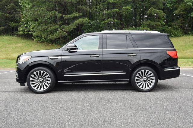 2019 Lincoln Navigator Image 2