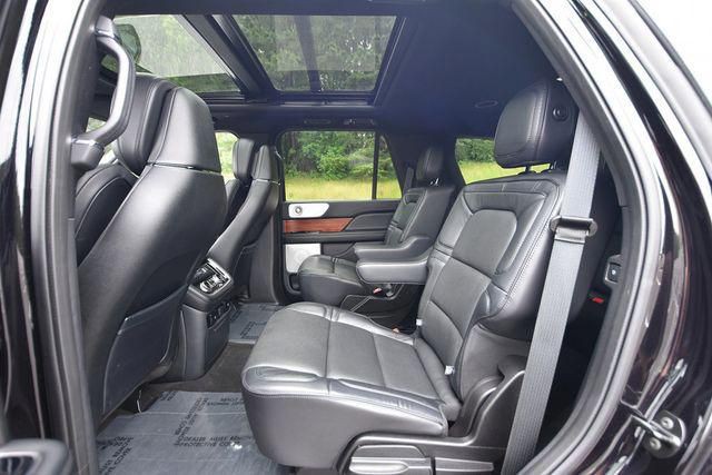 2019 Lincoln Navigator Image 9