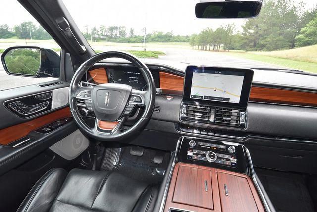 2019 Lincoln Navigator Image 10