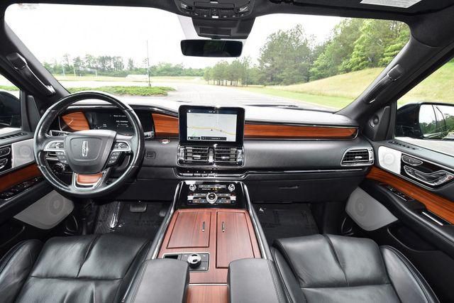 2019 Lincoln Navigator Image 11