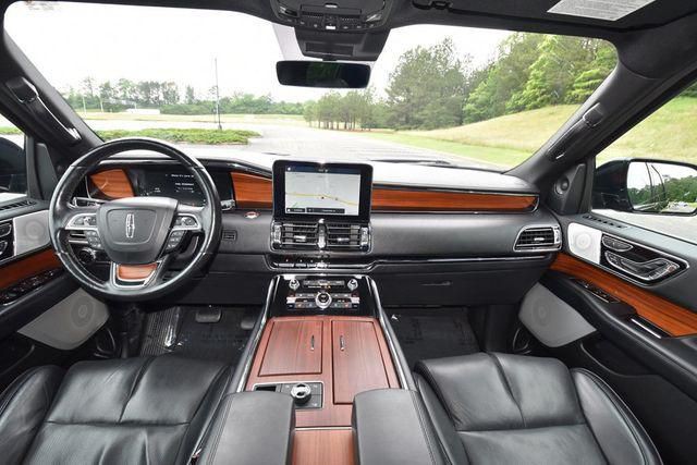 2019 Lincoln Navigator Image 12