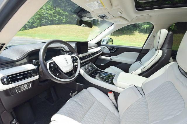 2020 Lincoln Aviator Image 11
