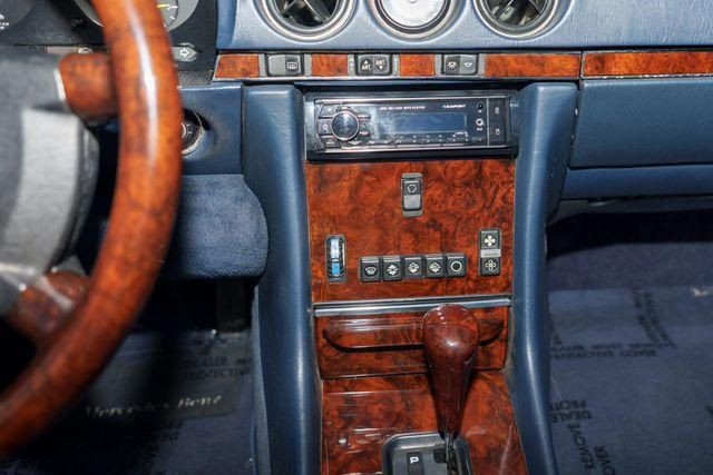 1988 Mercedes-Benz 560-Class Image 7