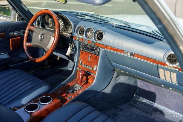 1988 Mercedes-Benz 560-Class Image 8