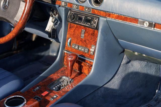 1988 Mercedes-Benz 560-Class Image 9